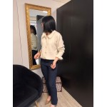 Gilet blanc avec volants aux manches et petit col | Élégance féminine