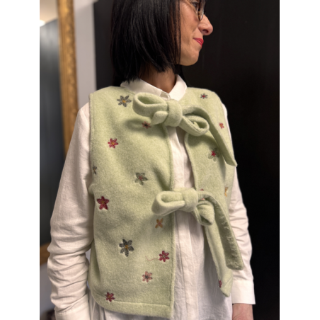 Gilet sans manches vert à fleurs brodées | Noué devant, taille unique
