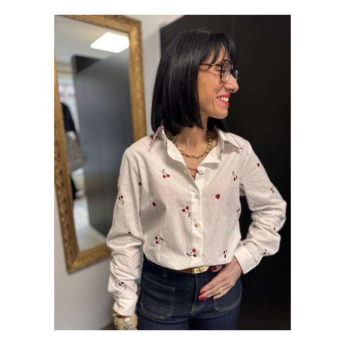 Chemise blanche cœurs et cerises rouges | Détail col rouge S/M M/L