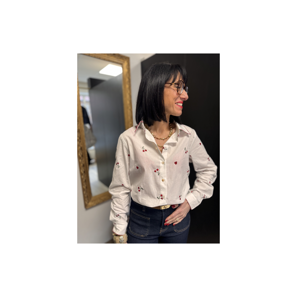 Chemise blanche cœurs et cerises rouges | Détail col rouge S/M M/L