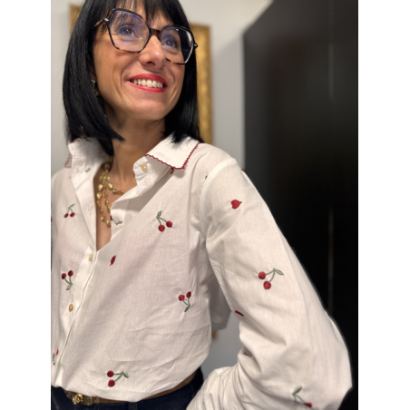 Chemise blanche cœurs et cerises rouges | Détail col rouge S/M M/L