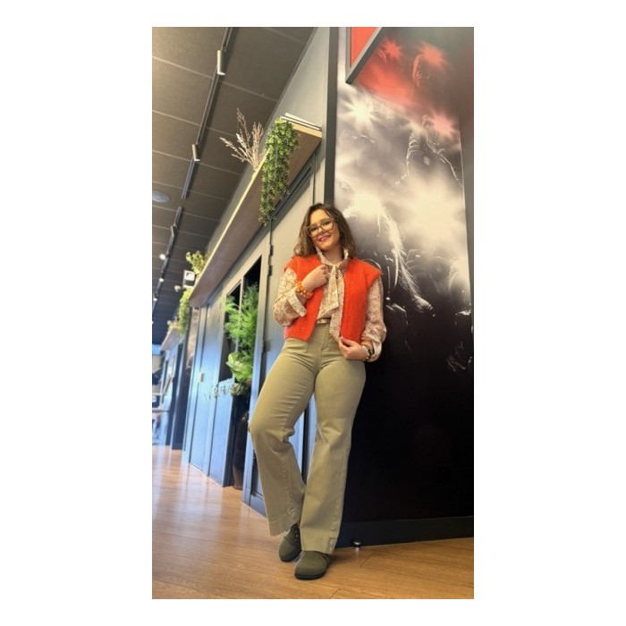 Gilet en maille sans manches rouge – Élégance et confort