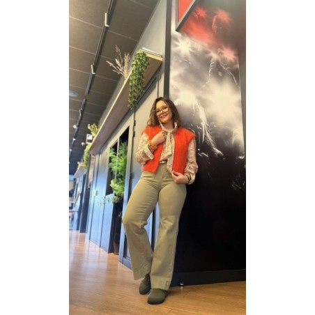 Gilet en maille sans manches rouge – Élégance et confort