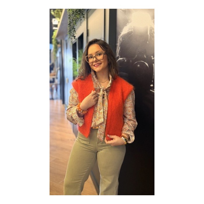 Gilet en maille sans manches rouge – Élégance et confort