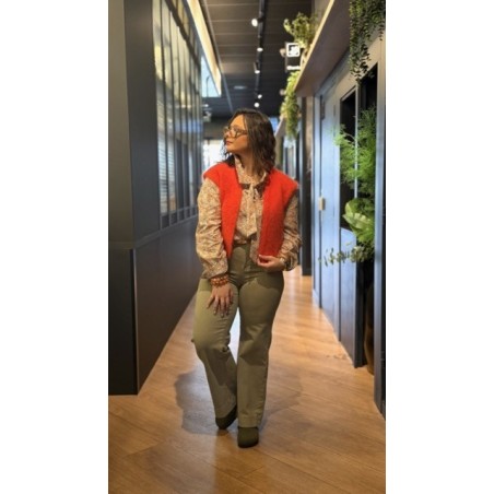 Gilet en maille sans manches rouge – Élégance et confort