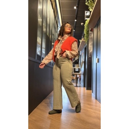 Gilet en maille sans manches rouge – Élégance et confort