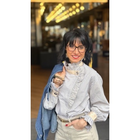 Chemise rayée beige col victorien – Élégance romantique