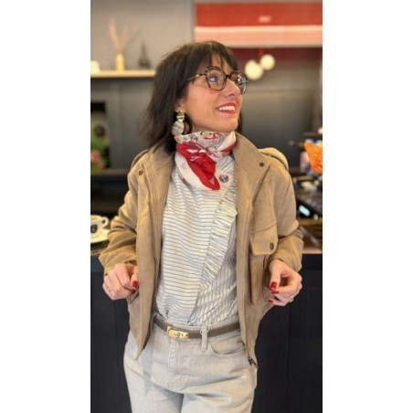 Chemise rayée beige col victorien – Élégance romantique