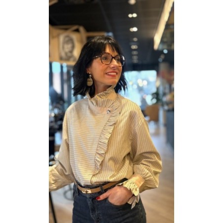 Chemise rayée beige col victorien – Élégance romantique