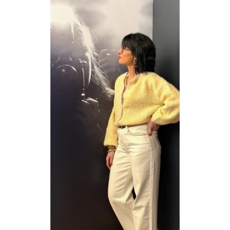 Pull rayé jaune et beige – Douceur et style