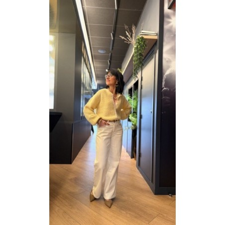 Pull rayé jaune et beige – Douceur et style