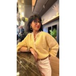 Pull rayé jaune et beige – Douceur et style