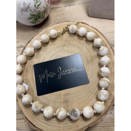 Collier perles beige en acier inoxydable – Élégance intemporelle