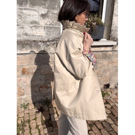 Trench beige mi-long col victorien – Élégant et pratique | Melle Jeanne