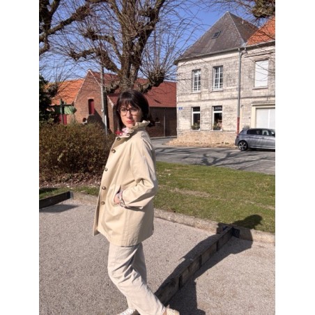 Trench beige mi-long col victorien – Élégant et pratique | Melle Jeanne