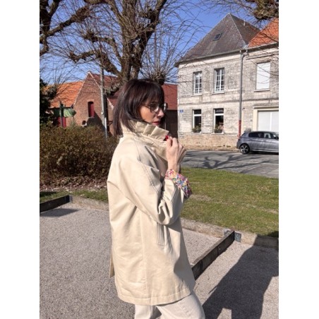 Trench beige mi-long col victorien – Élégant et pratique | Melle Jeanne
