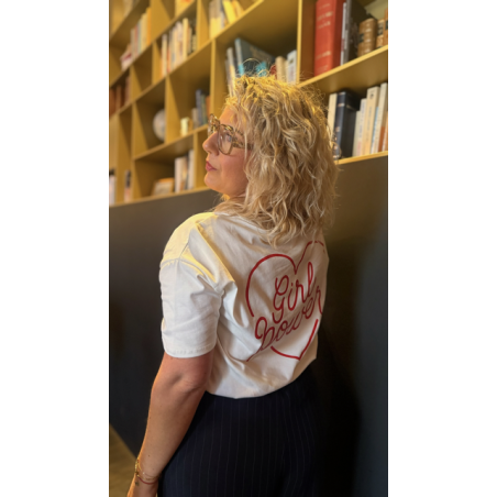 Tee-shirt blanc cœur rouge “Girl Power” – Tendance et affirmé