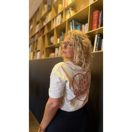 Tee-shirt blanc cœur rouge “Girl Power” – Tendance et affirmé