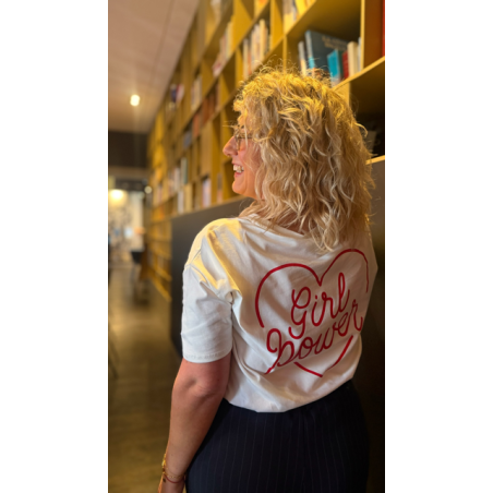 Tee-shirt blanc cœur rouge “Girl Power” – Tendance et affirmé
