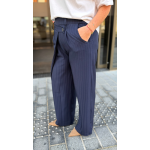 Pantalon bleu marine à rayures – Élégance et style intemporel