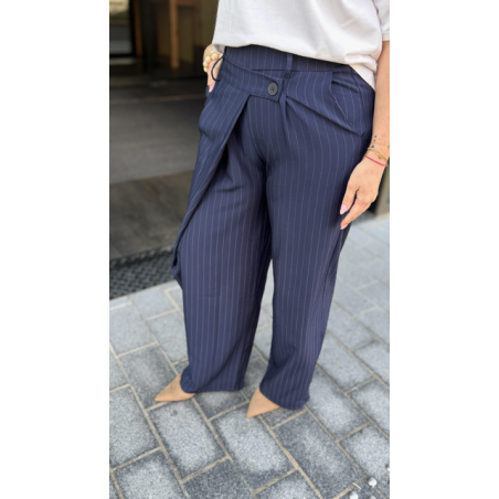Pantalon bleu marine à rayures – Élégance et style intemporel