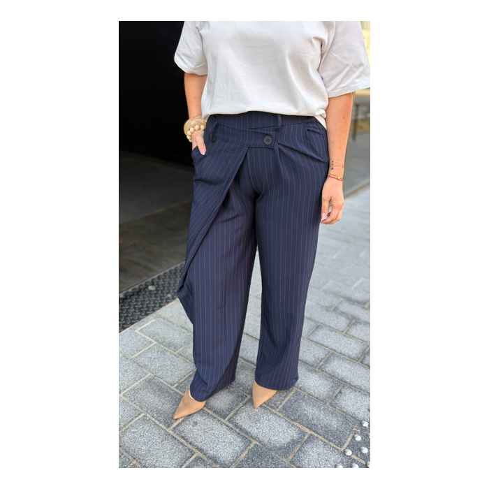 Pantalon bleu marine à rayures – Élégance et style intemporel