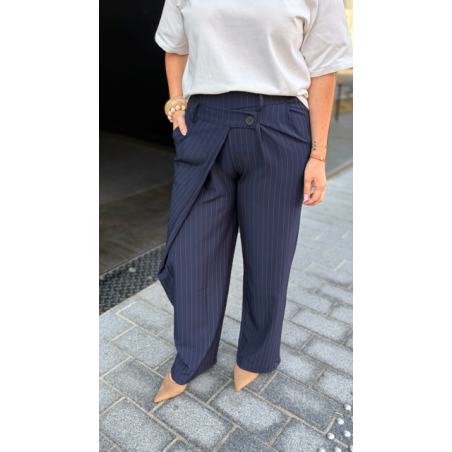 Pantalon bleu marine à rayures – Élégance et style intemporel