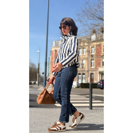 Veste rayée bleu et blanc col victorien – Élégance et charme féminin