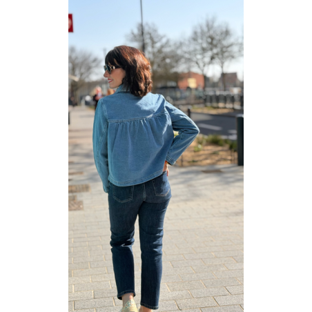 Veste en jean femme – Intemporelle et casual chic