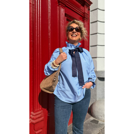 Chemise rayée bleue – Élégance chic avec nœud