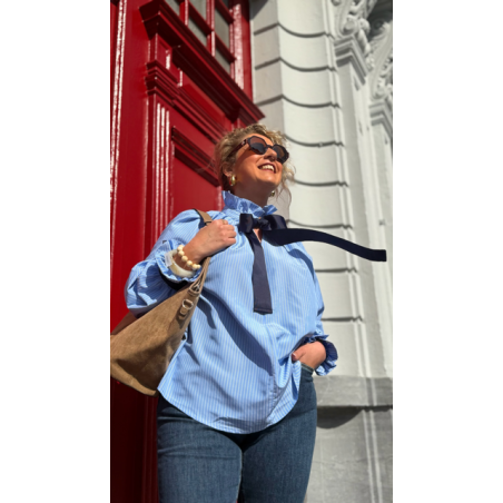 Chemise rayée bleue – Élégance chic avec nœud