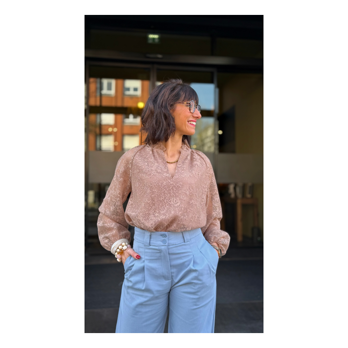 Blouse en dentelle beige – Élégance chic et intemporelle
