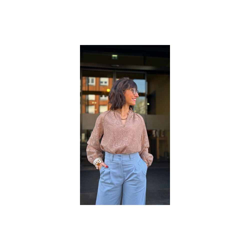 Blouse en dentelle beige – Élégance chic et intemporelle