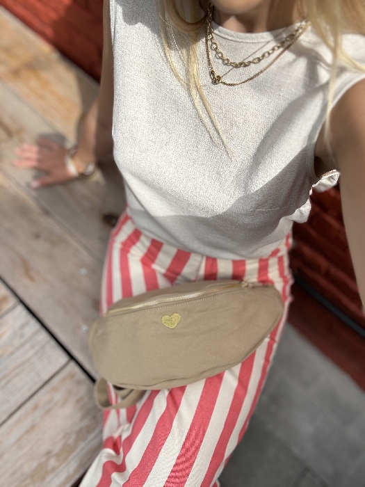 Sac banane beige au coeur dorée